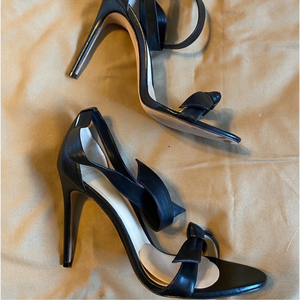 Alexandre Birman Clarita Bow Leather Sandal